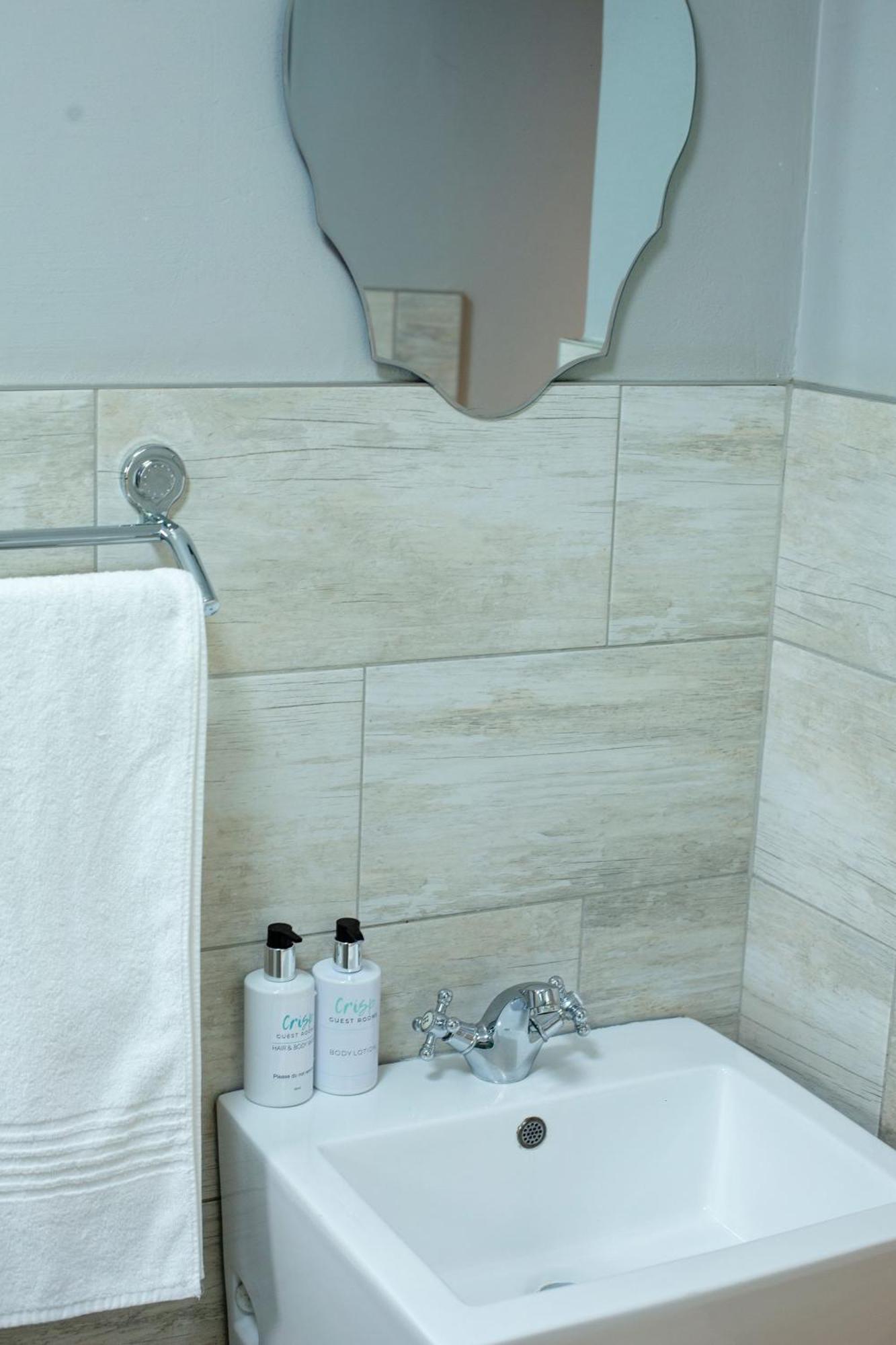 Crisp Guest Rooms บลูมฟอนเทน ภายนอก รูปภาพ