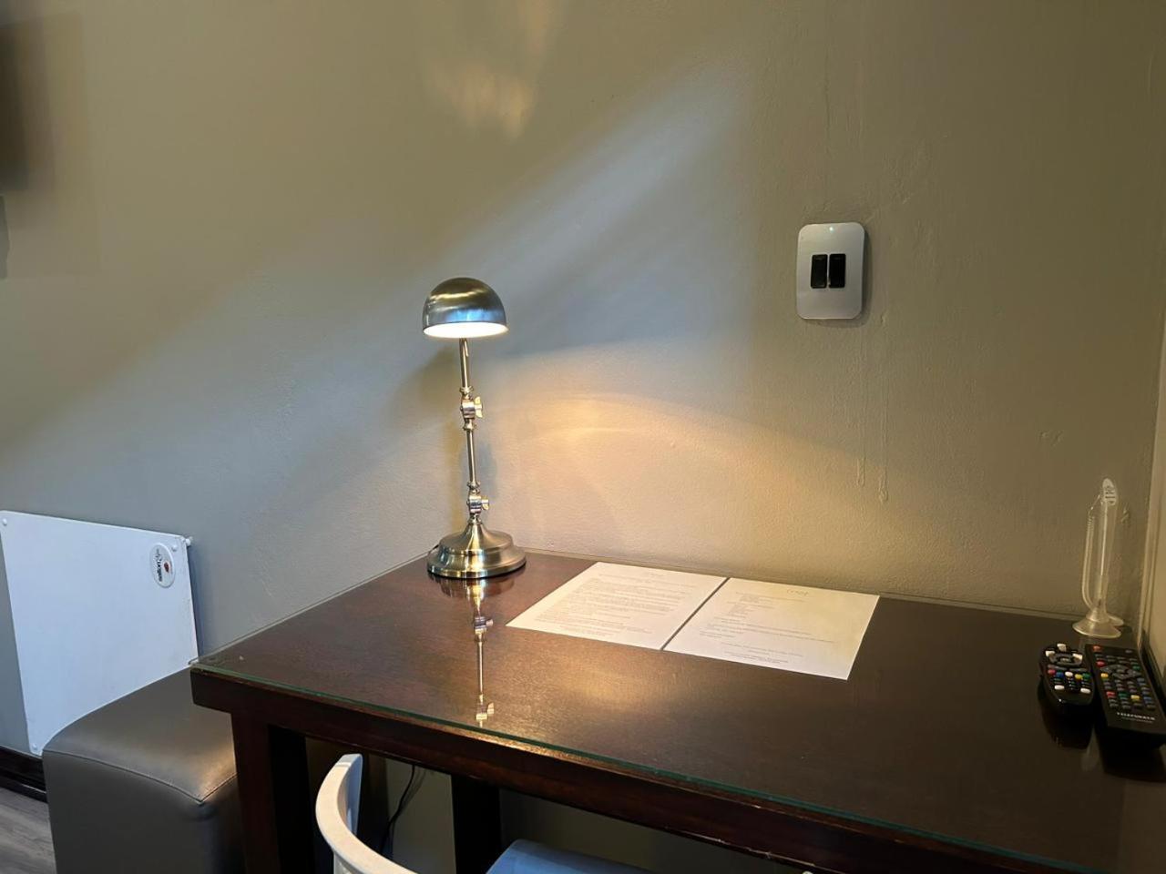 Crisp Guest Rooms บลูมฟอนเทน ภายนอก รูปภาพ