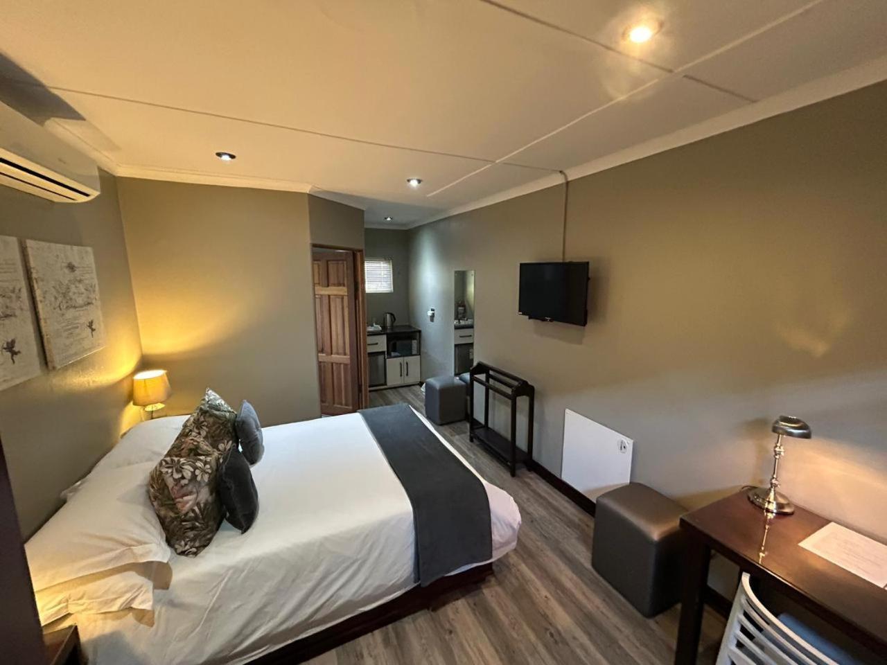 Crisp Guest Rooms บลูมฟอนเทน ภายนอก รูปภาพ