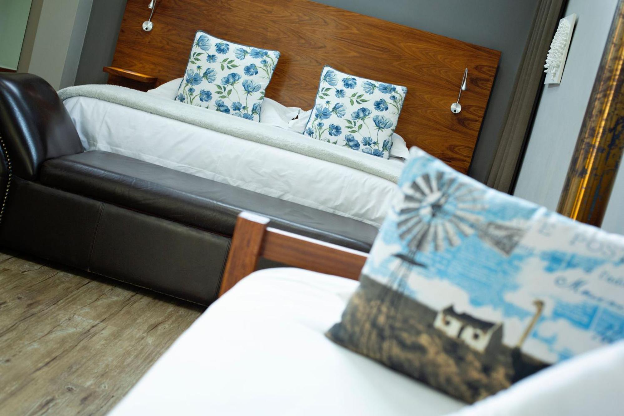 Crisp Guest Rooms บลูมฟอนเทน ภายนอก รูปภาพ