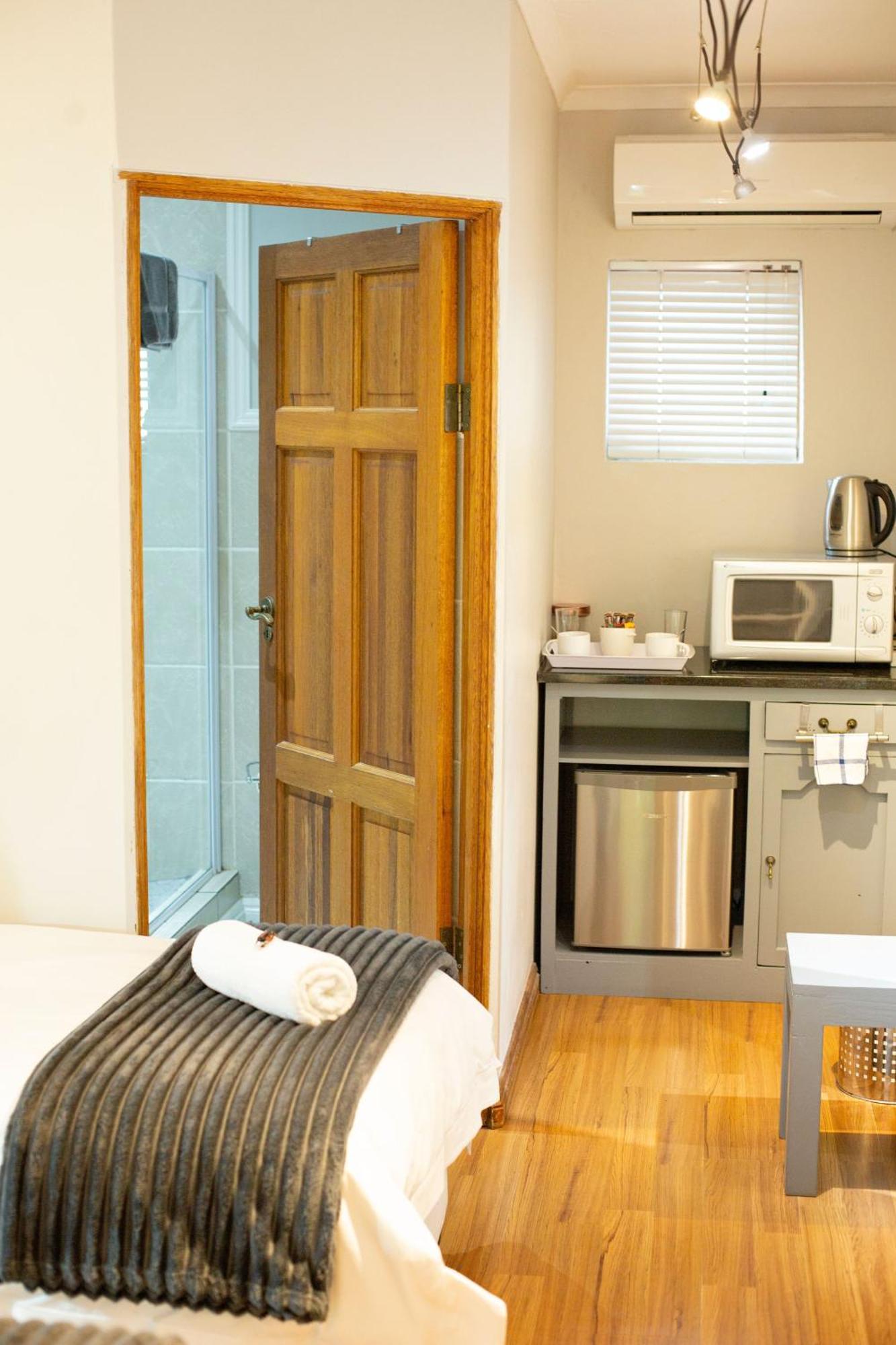 Crisp Guest Rooms บลูมฟอนเทน ภายนอก รูปภาพ